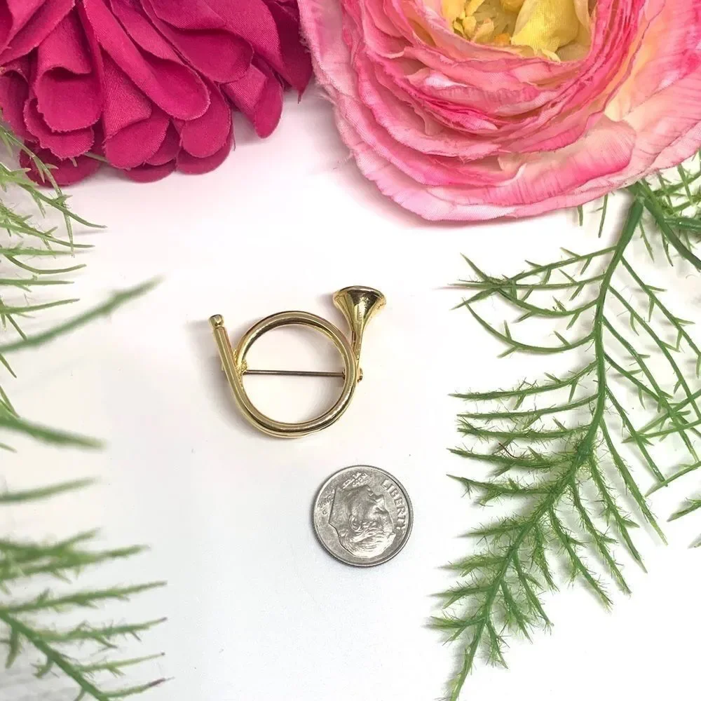 VINTAGE⚜️French Horn Petite Golden Pin